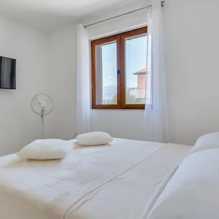 Holiday Lorena By Interhome Feriehus Novigrad (Dalmatia)